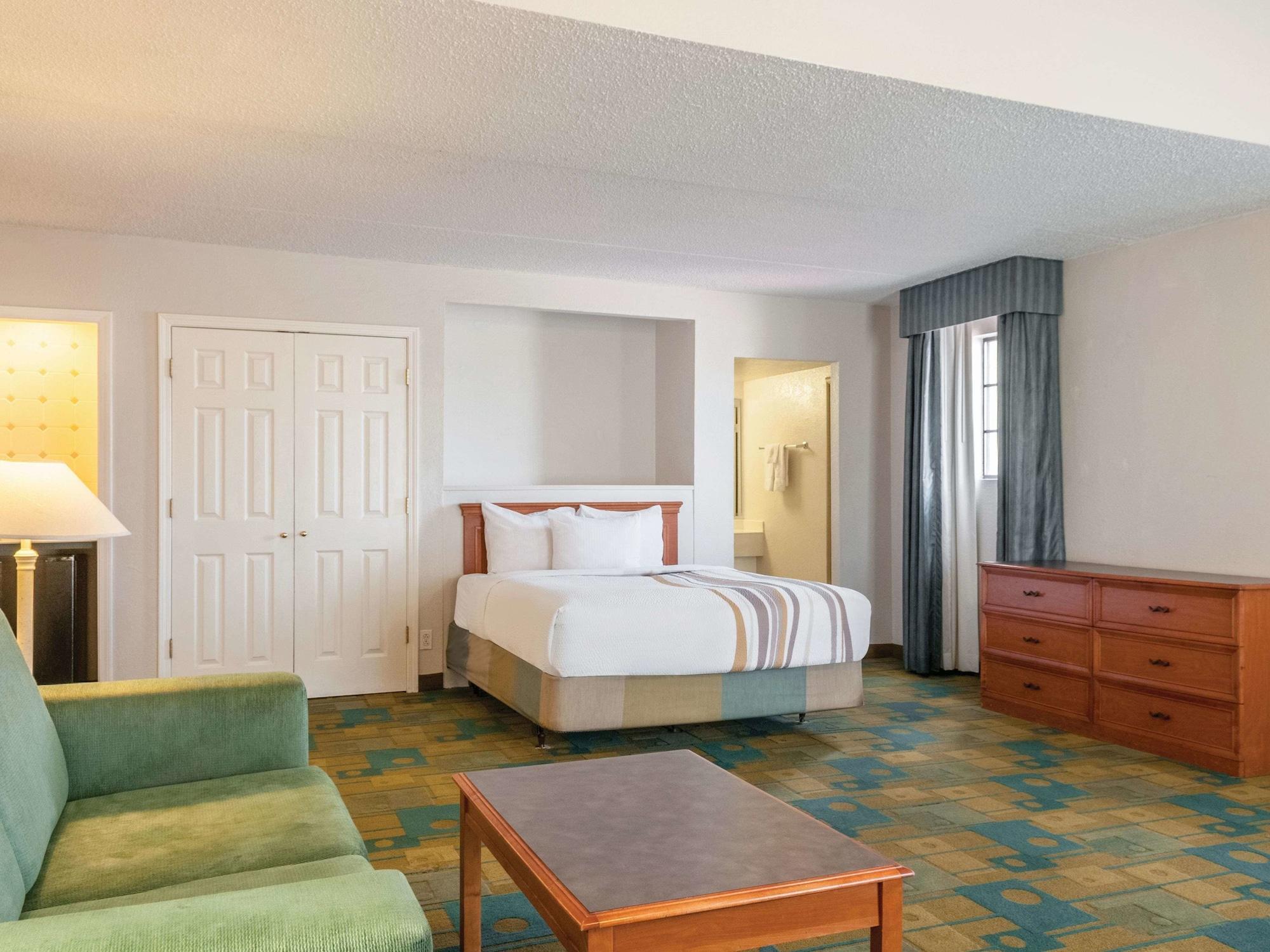 Hotel La Quinta By Wyndham New Orleans West Bank / 3*