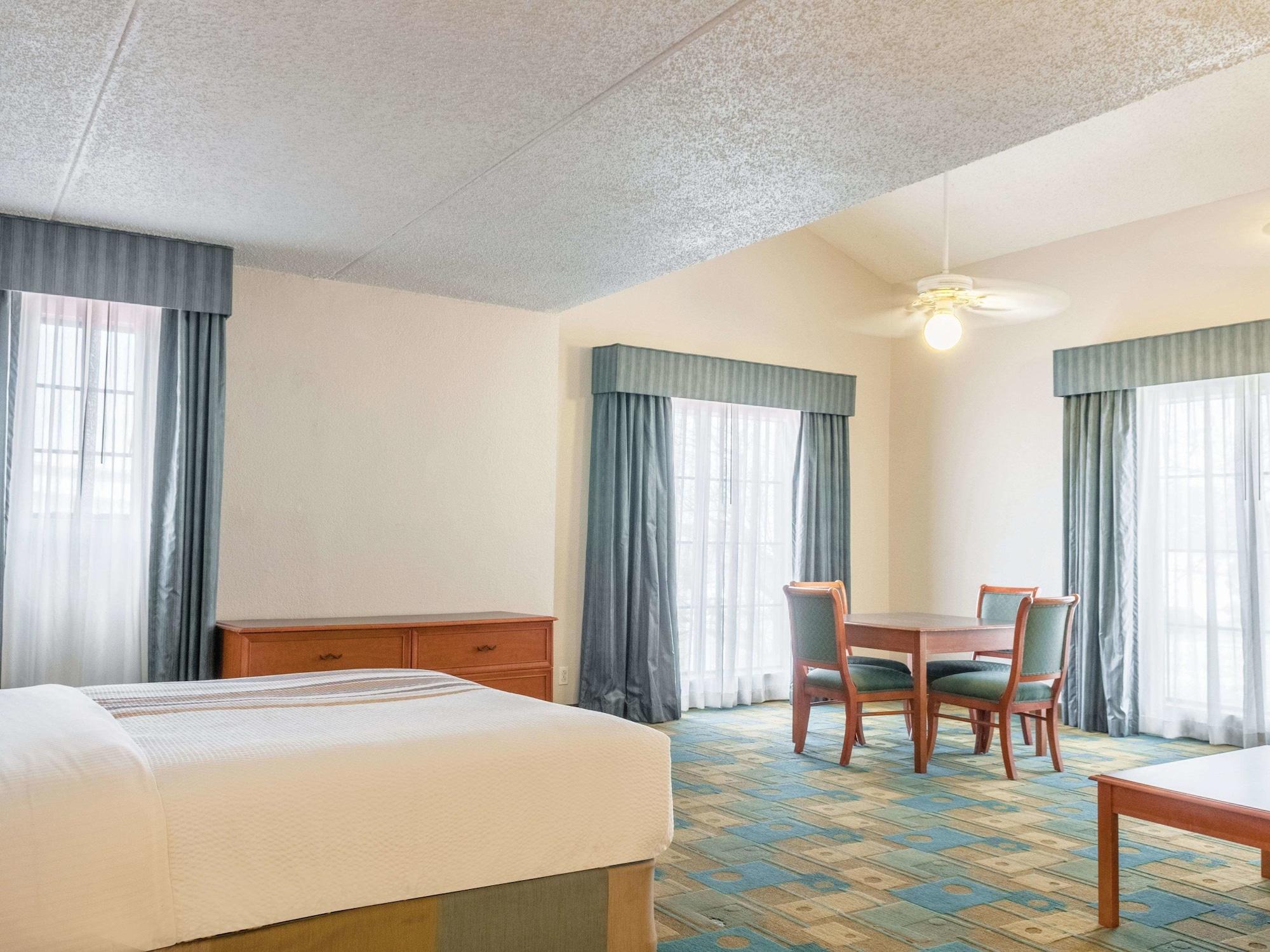 La Quinta By Wyndham New Orleans West Bank / Hotel 3*
