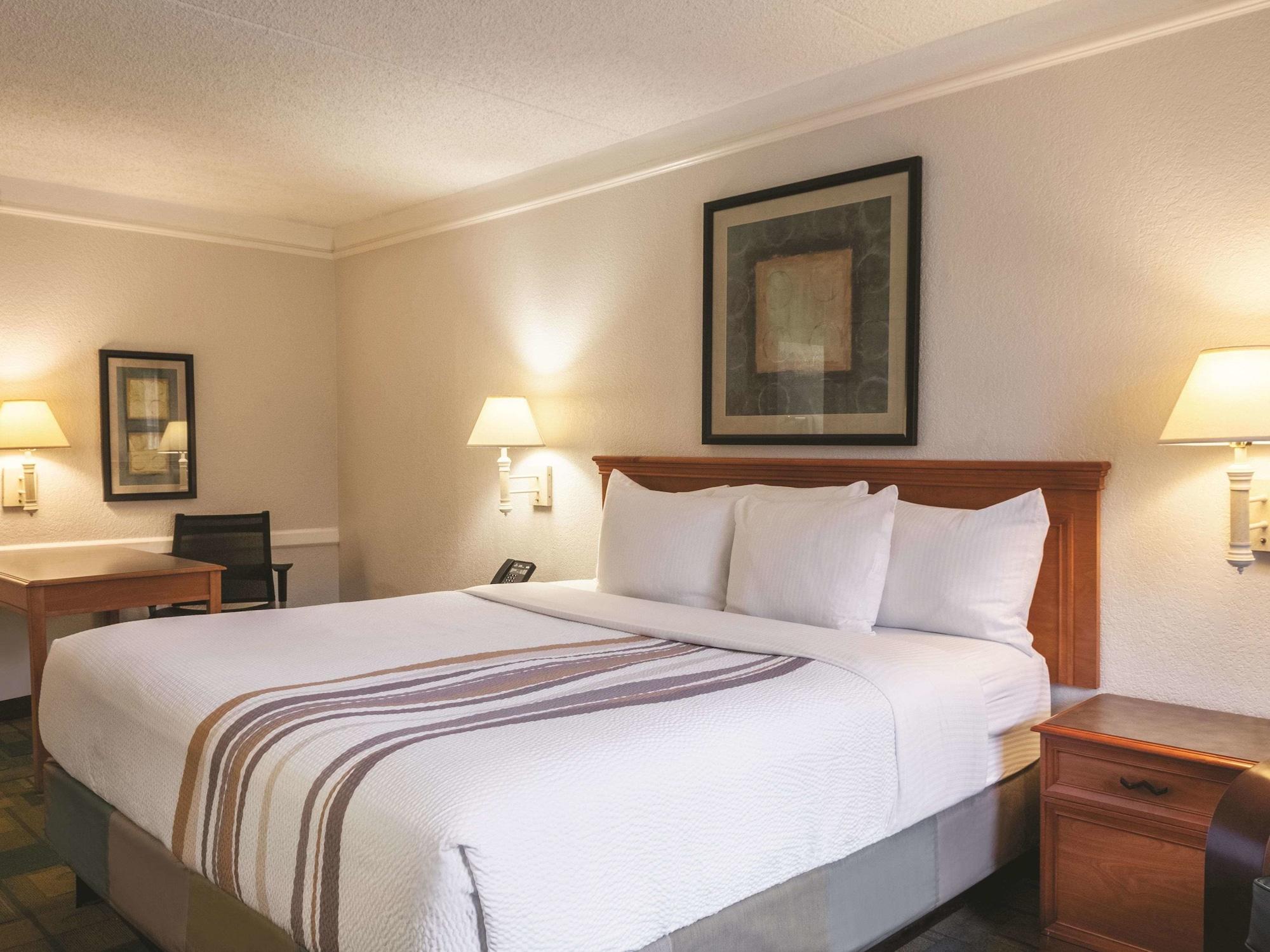 La Quinta By Wyndham New Orleans West Bank / Hotel