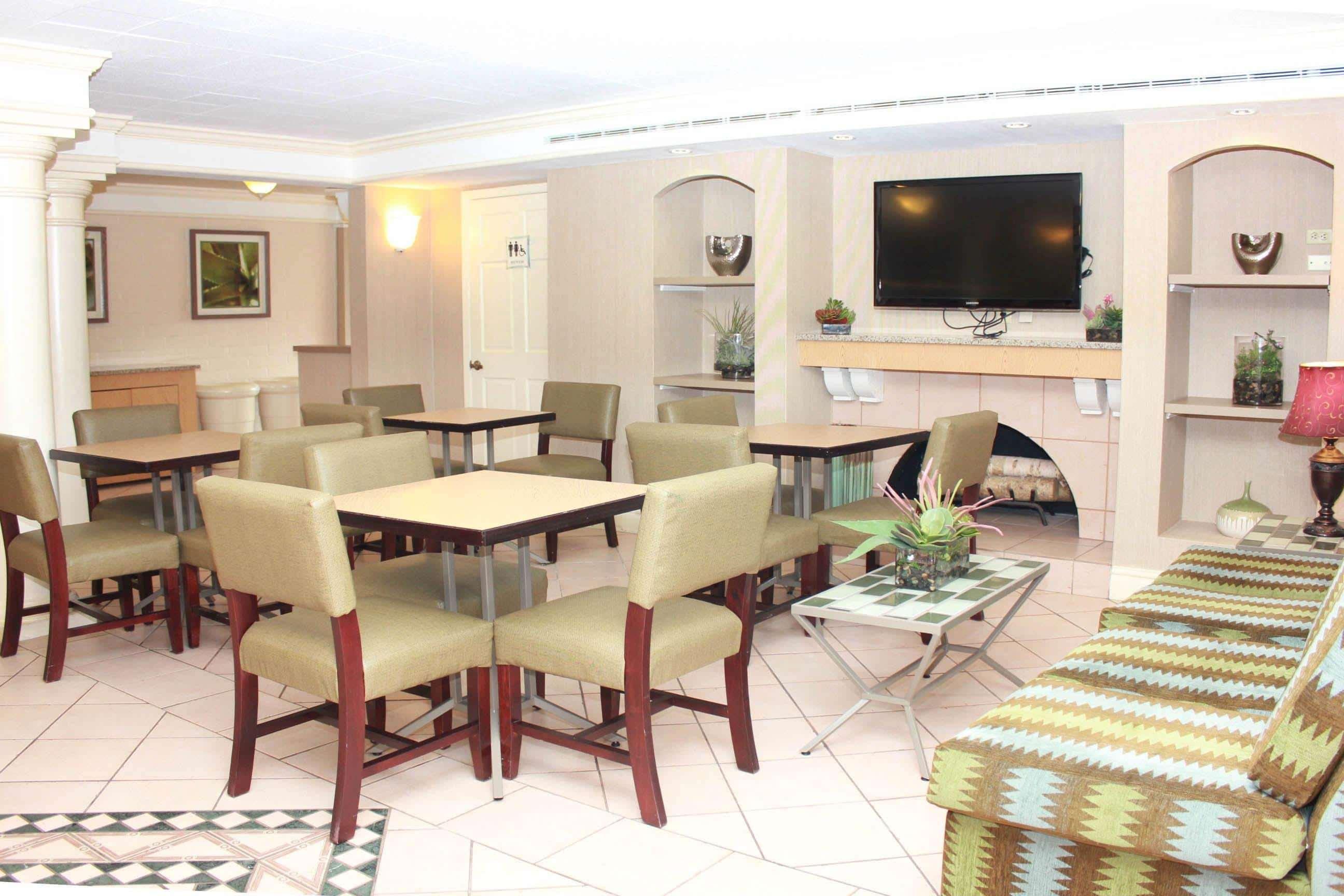 La Quinta By Wyndham New Orleans West Bank / 3*