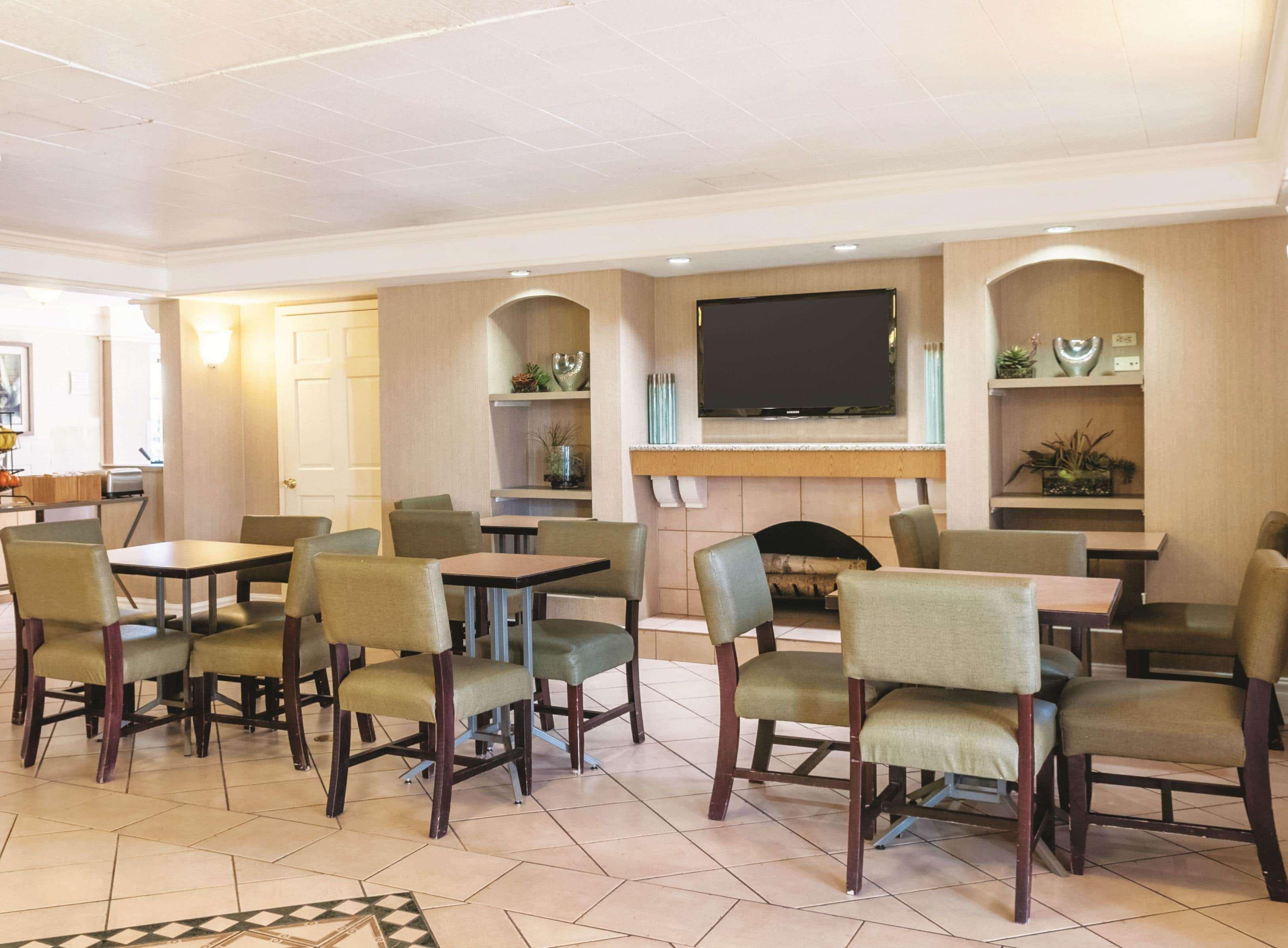 La Quinta By Wyndham New Orleans West Bank / Hotel