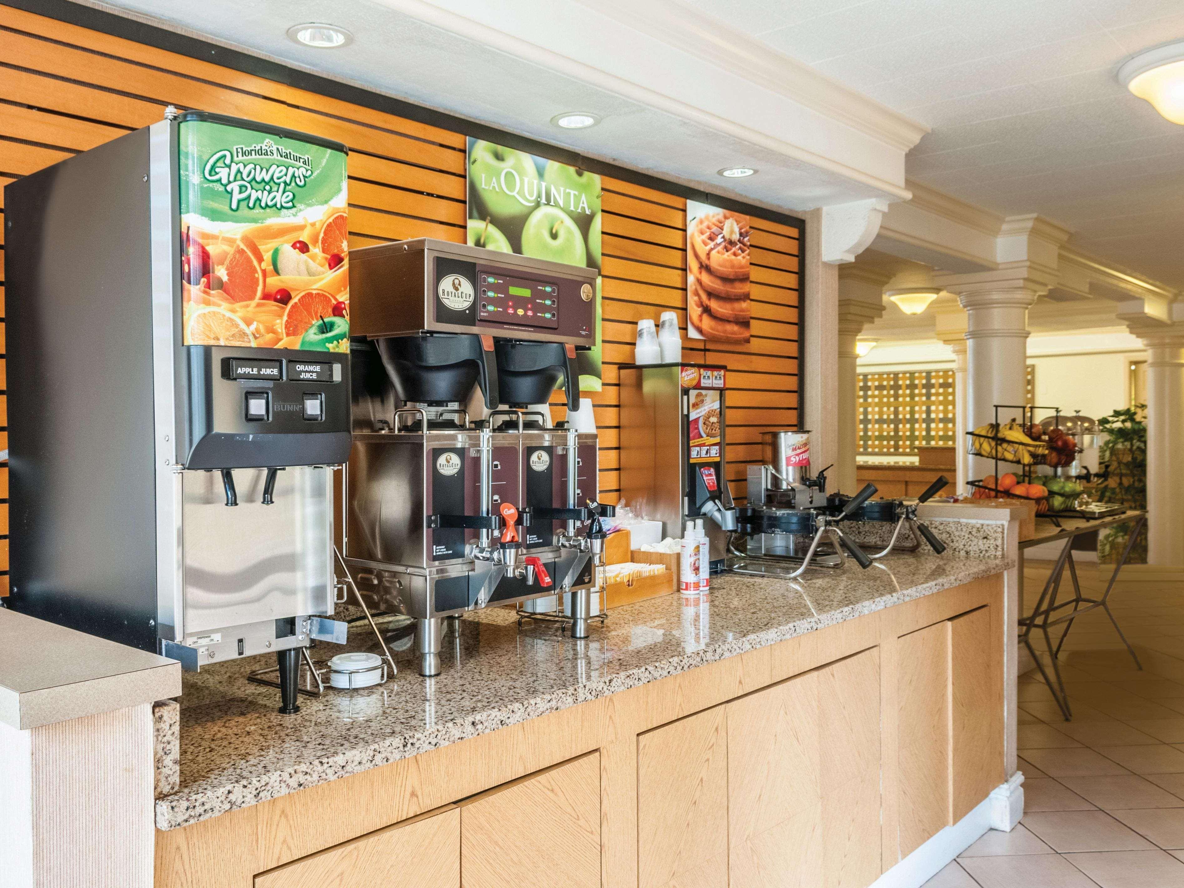Hotel La Quinta By Wyndham New Orleans West Bank / 3*