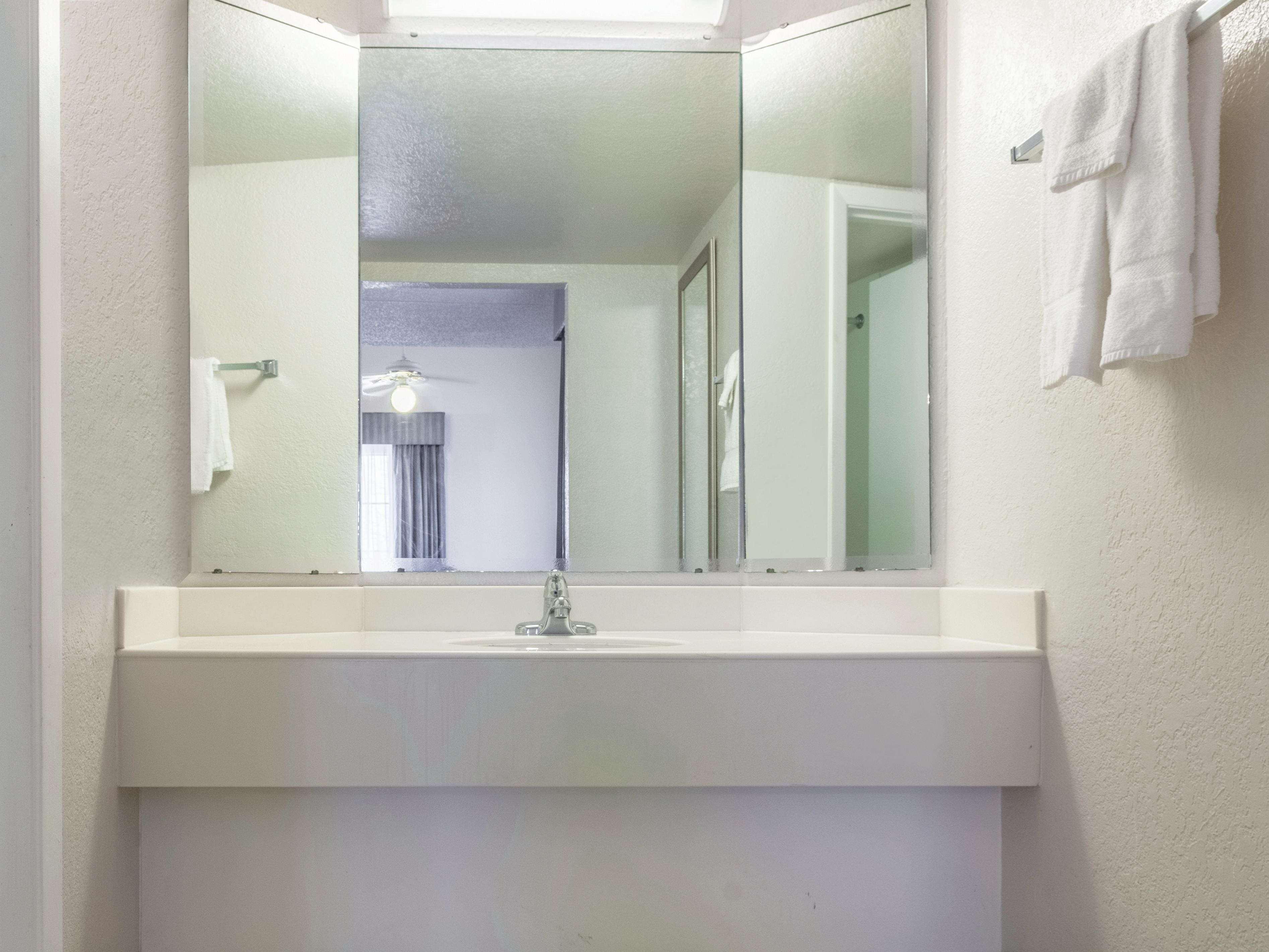 Hotel La Quinta By Wyndham New Orleans West Bank / 3*