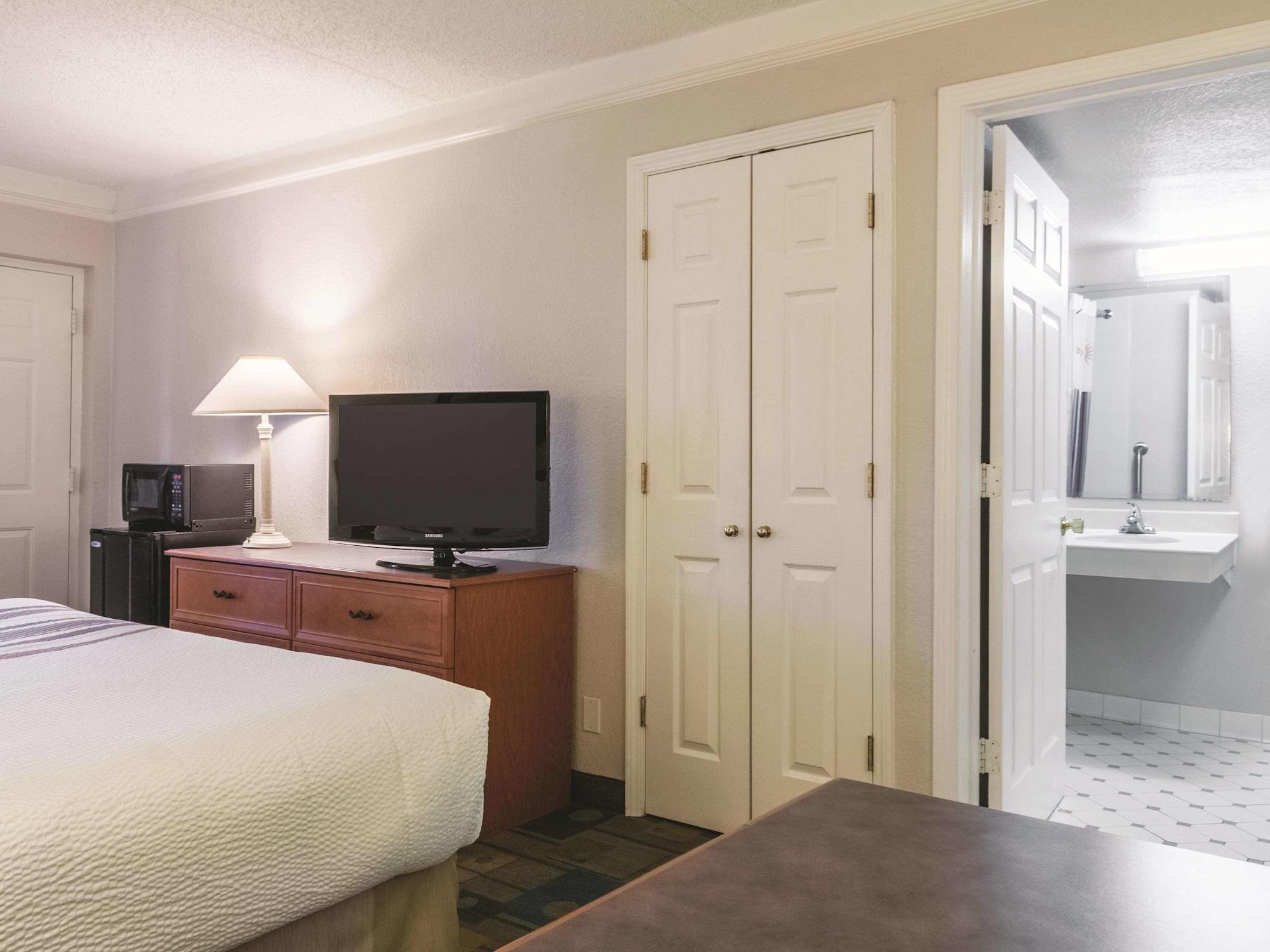 Hotel La Quinta By Wyndham New Orleans West Bank /